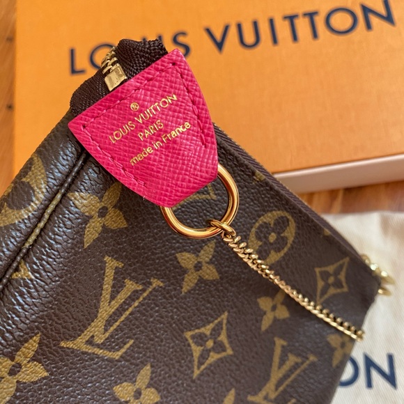 Louis Vuitton min Pochette - Picture 7 of 8